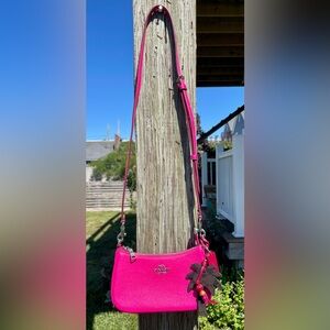 Coach Teri Mini Crossbody w/Palm Tree Charm, Removable Shoulder Chain. Pink.l